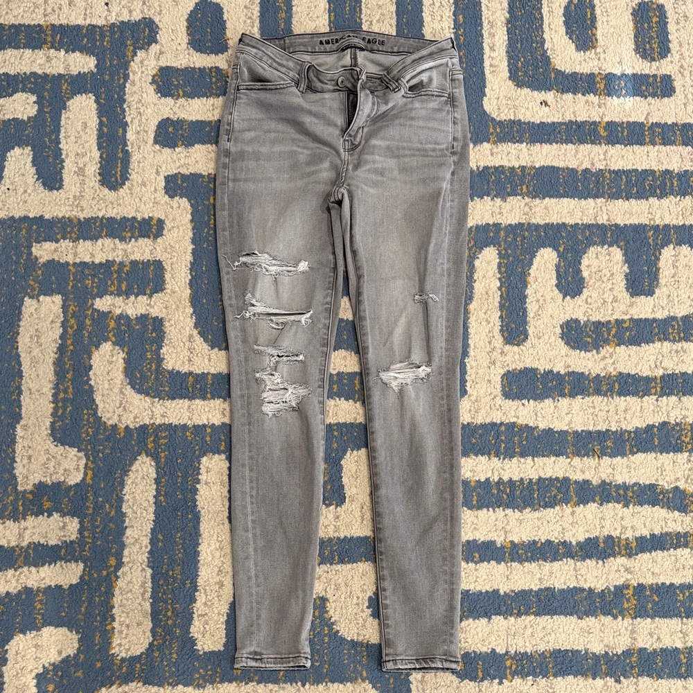 American Eagle Outfitters Gray Distressed Skinny Jeans